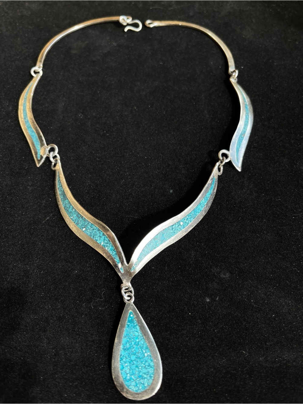 Vintage Taxco Mexico Crushed Turquoise Inlay 3-D Handmade Necklace 925 Sterling